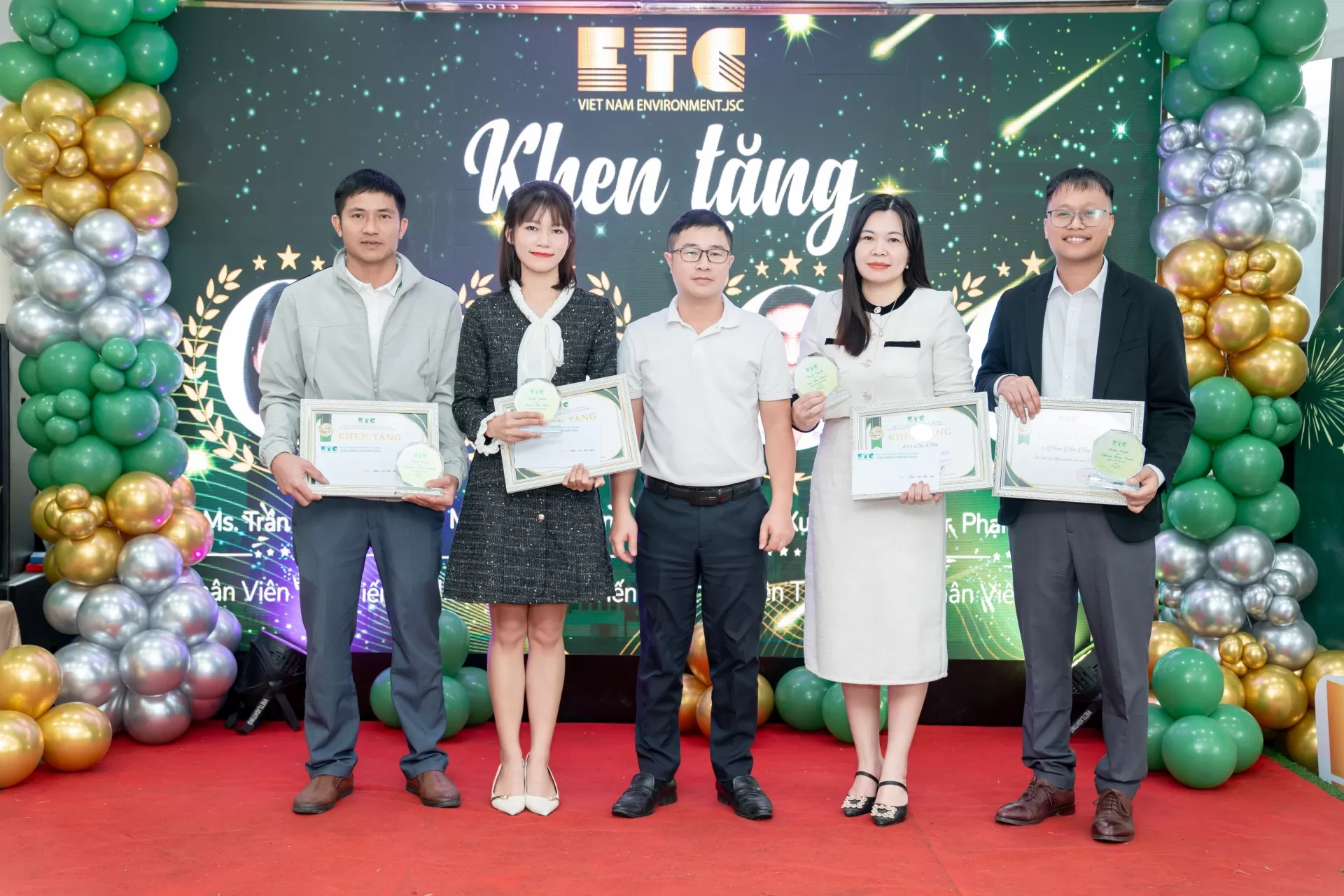 Nh&acirc;n vi&ecirc;n xuất sắc