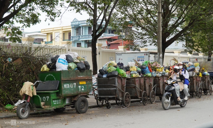 RÁC TRÀN NGẬP ĐƯỜNG PHỐ THANH HÓA