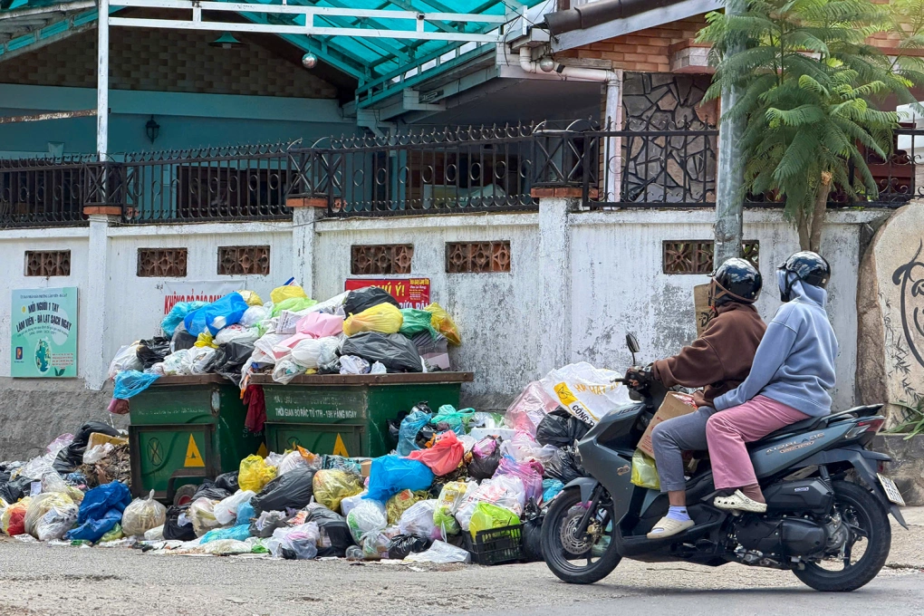 HÀNG TRĂM TẤN RÁC ÙN Ứ Ở ĐÀ LẠT