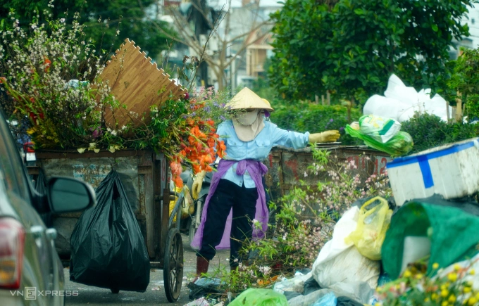 RÁC TRÀN NGẬP ĐƯỜNG PHỐ THANH HÓA